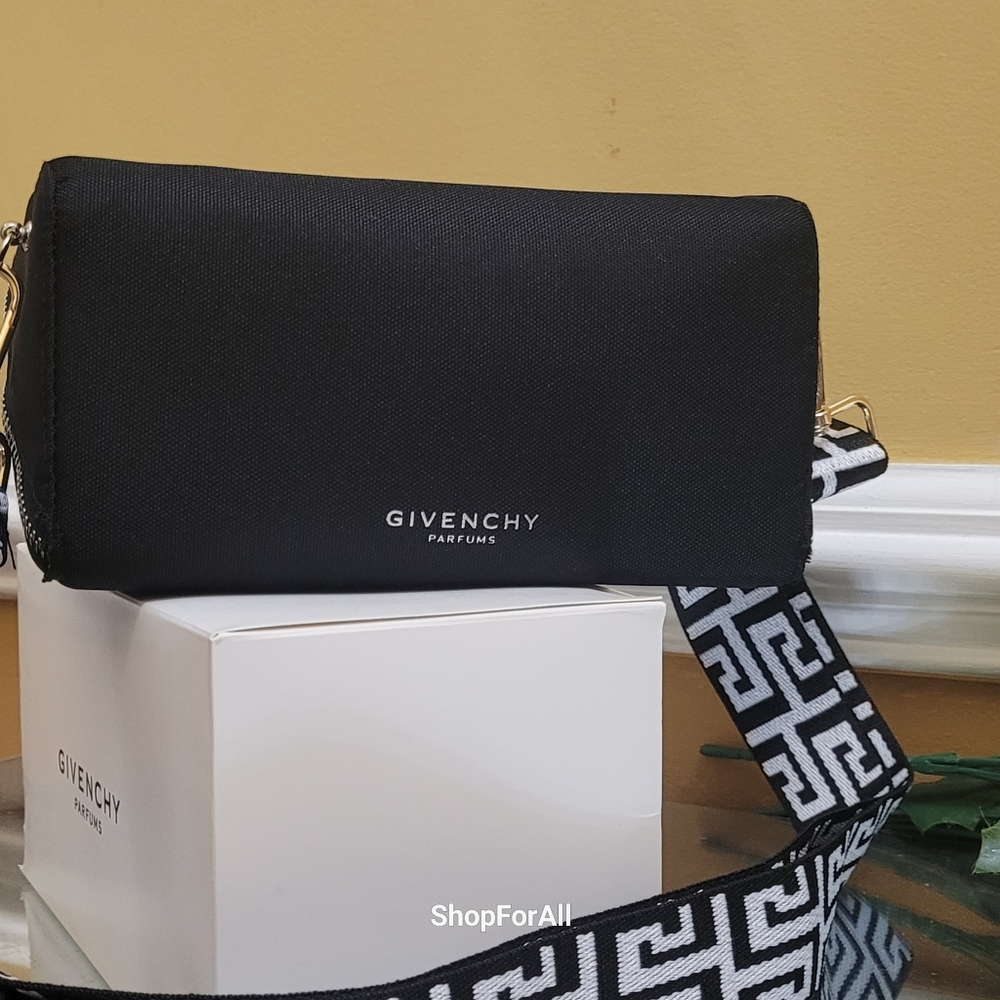 Givenchy - Picture 8 of 16